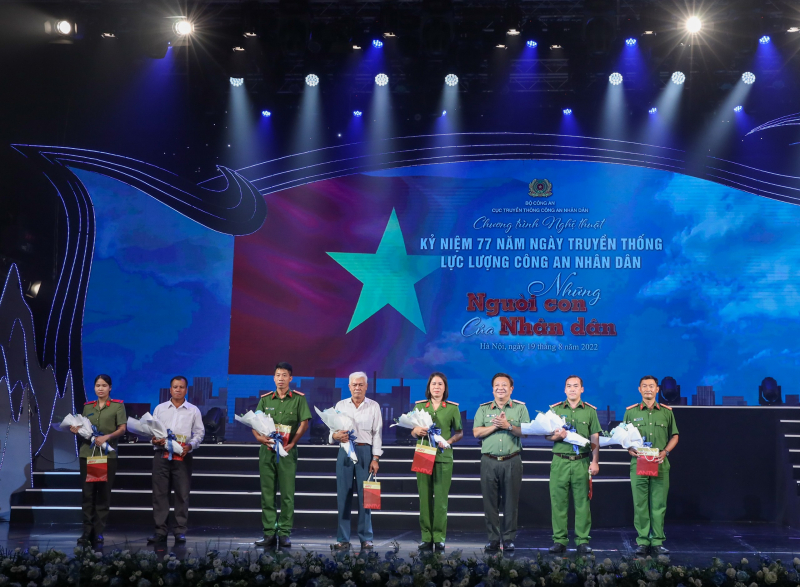 Chương trình nghệ thuật “Những người con của nhân dân”: Tri ân sâu sắc cán bộ, chiến sĩ Công an đã cống hiến, hy sinh vì bình yên cuộc sống -0