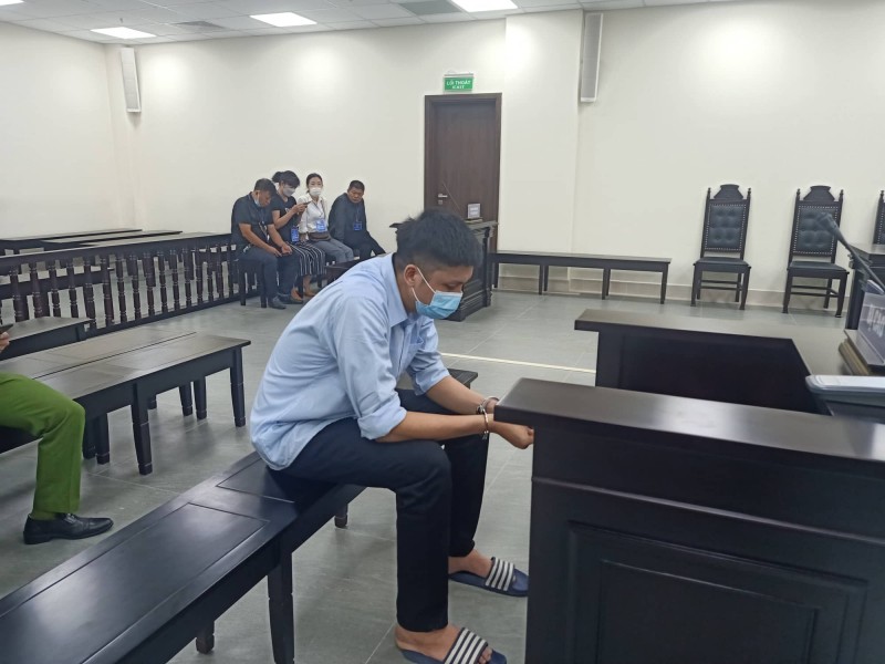 Chiếm đoạt gần 1 tỷ đồng bằng cách lừa “chạy” trắng  án cho con bạc -0