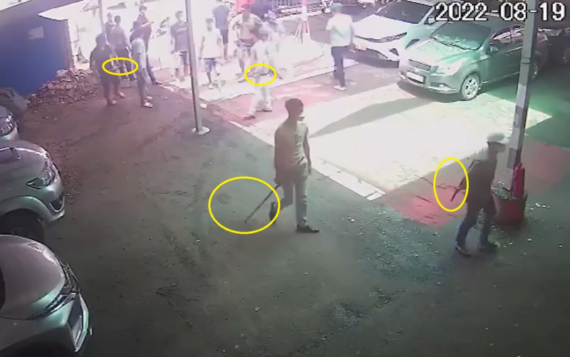 Mâu thuẫn thuê mặt bằng, hàng chục đối tượng cầm hung khí đe dọa, đánh người thuê -0