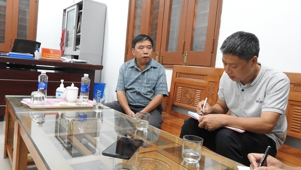 PV Báo CAND làm việc với lãnh đạo Phòng GD&ĐT huyện Gio Linh về các sự việc giáo viên phản ánh.