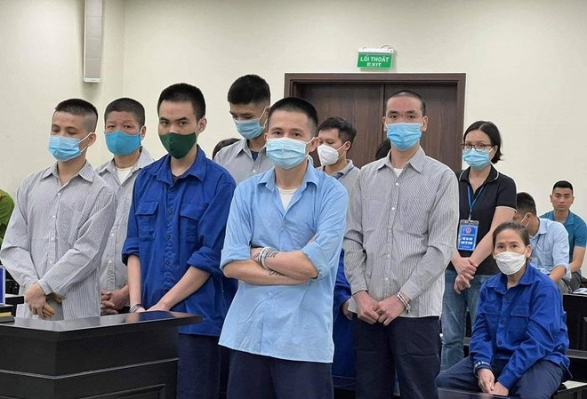 Làm giả các loại giấy tờ tuỳ thân, chiếm đoạt hàng chục tỷ đồng của ngân hàng  -0