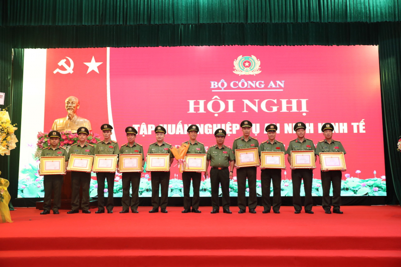 Bộ trưởng Tô Lâm dự hội nghị tập huấn nghiệp vụ an ninh kinh tế  -0