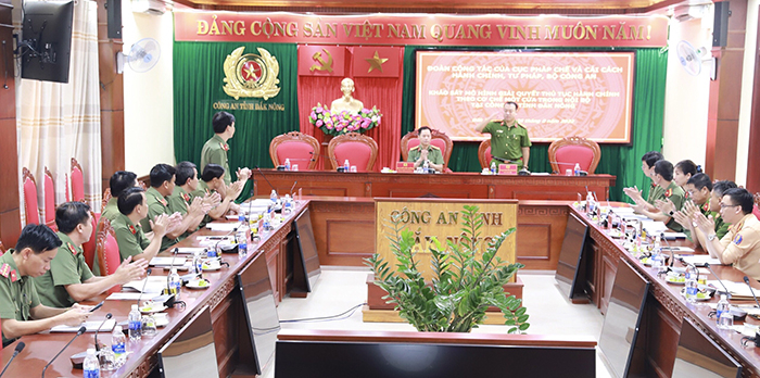 Đoàn khảo sát của Bộ Công an đánh giá cao Bộ phận một cửa nội bộ Công an Đắk Nông -0