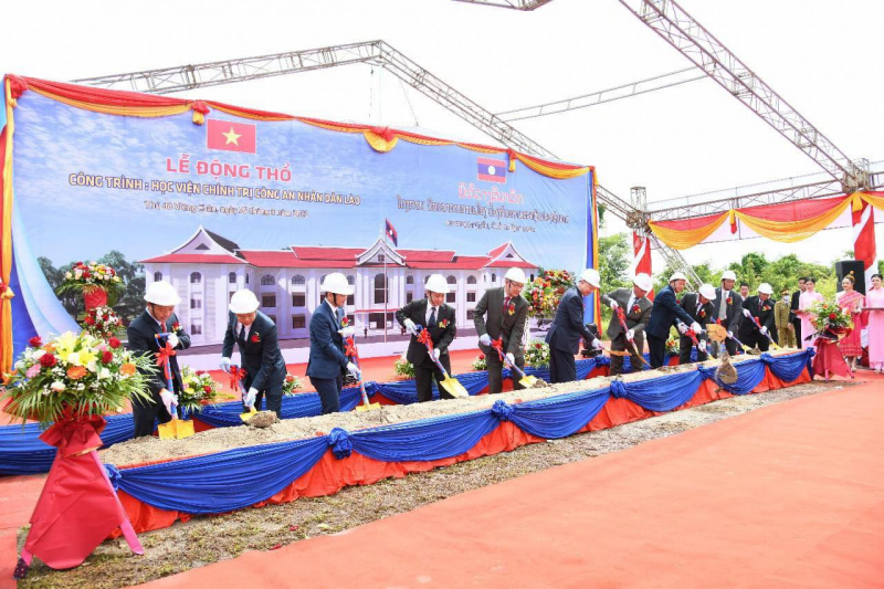 Vì sự trường tồn, phát triển phồn vinh của hai dân tộc Việt Nam - Lào -0