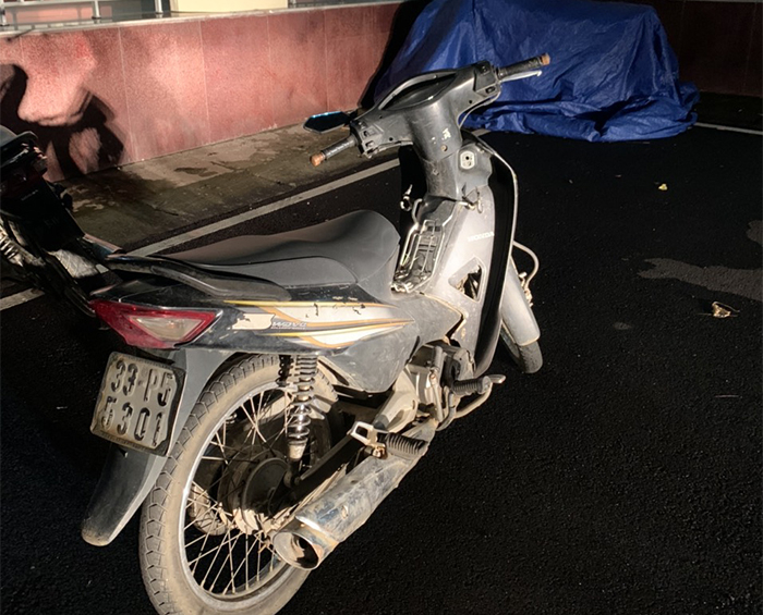 Tạm giữ đối tượng táo tợn cướp xe máy lúc rạng sáng -0