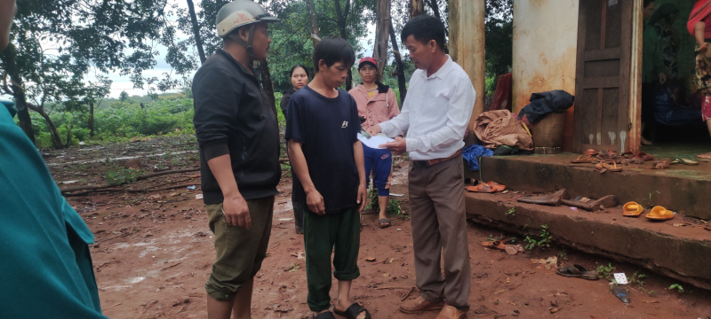 Trú mưa trong chòi rẫy, 2 người bị sét đánh tử vong -0