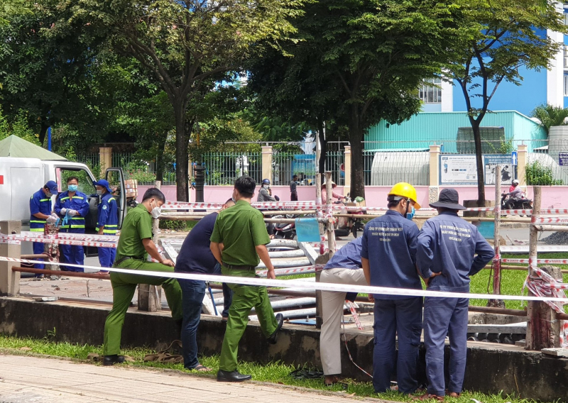 Người phụ nữ tử vong bất thường dưới cống hộp trên đường Kênh Nước Đen -0
