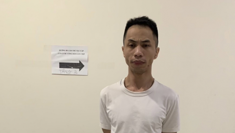 Khởi tố 2 tội danh với kẻ hành hung bạn gái trong căn hộ chung cư -0