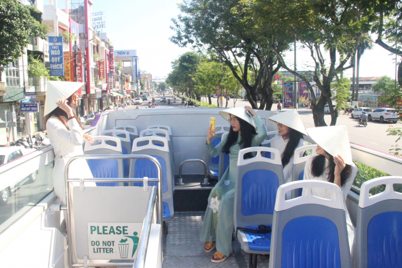 Thừa Thiên-Huế mở tuyến xe buýt 2 tầng phục vụ du khách tham quan -0