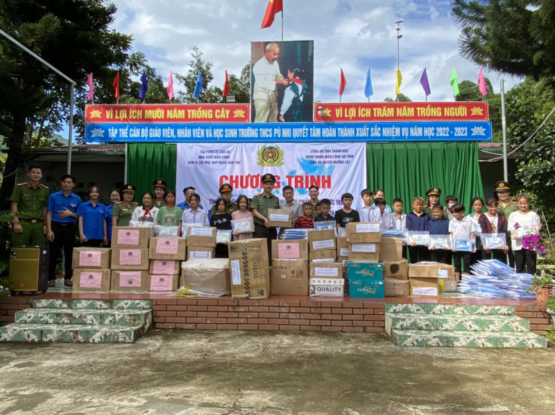 Tuổi trẻ CAND về Mường Lát 