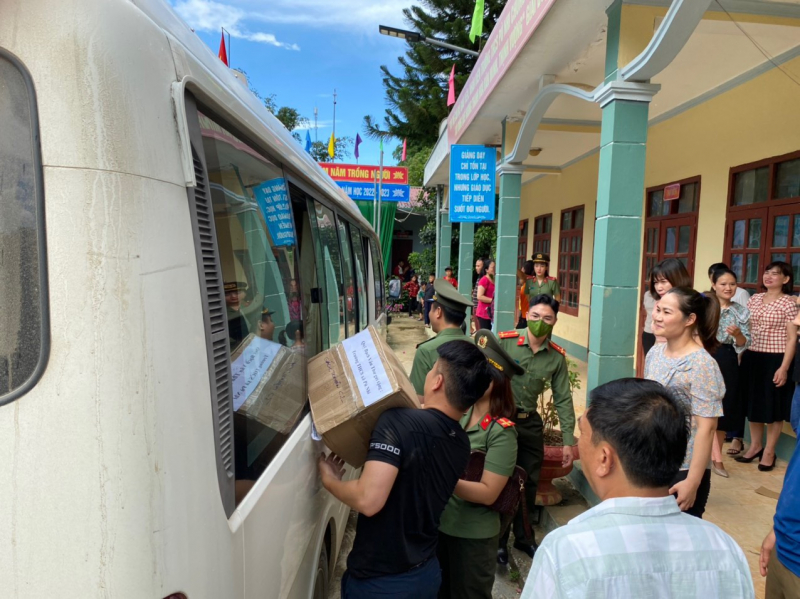 Tuổi trẻ CAND về Mường Lát 