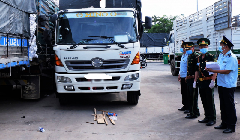 Kiểm tra, giám sát hàng hóa xuất, nhập khẩu tại khu vực cửa khẩu Khánh Bình -0