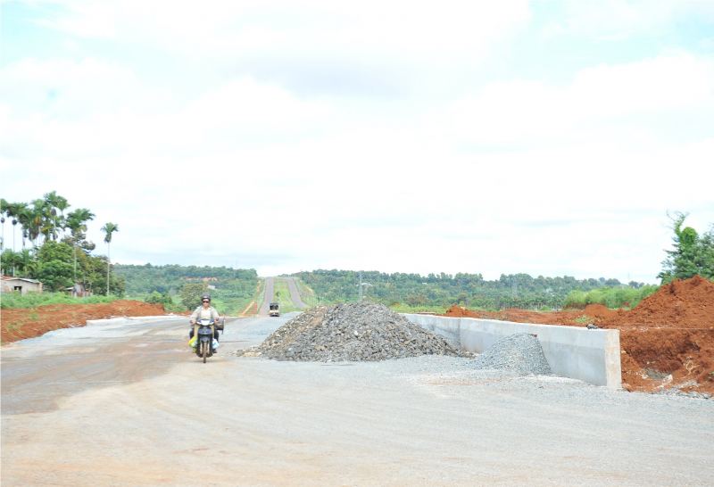 Cận cảnh đại lộ nghìn tỷ vẫn ngổn ngang trước ngày thông xe -0