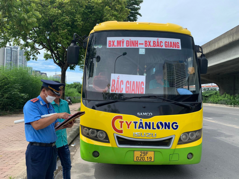 Xử lý nhiều xe khách vi phạm, đảm bảo TTATGT dịp 2/9  -0