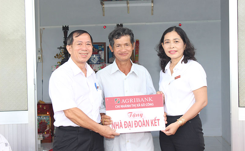 Bình yên bên những mái nhà do Agribank Tiền Giang hỗ trợ -0