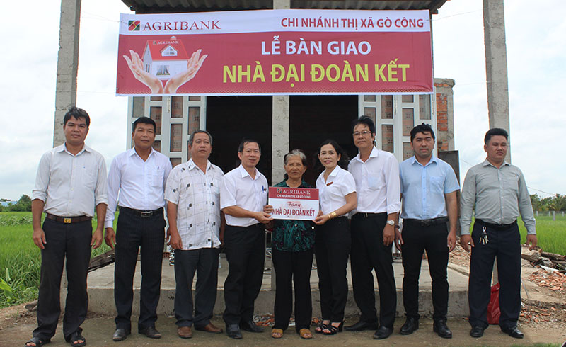 Bình yên bên những mái nhà do Agribank Tiền Giang hỗ trợ -0