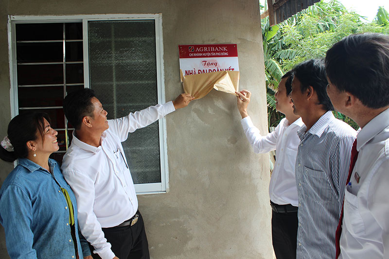 Bình yên bên những mái nhà do Agribank Tiền Giang hỗ trợ -0
