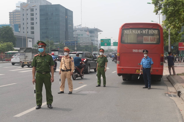 Xử lý nhiều xe khách vi phạm, đảm bảo TTATGT dịp 2/9  -0