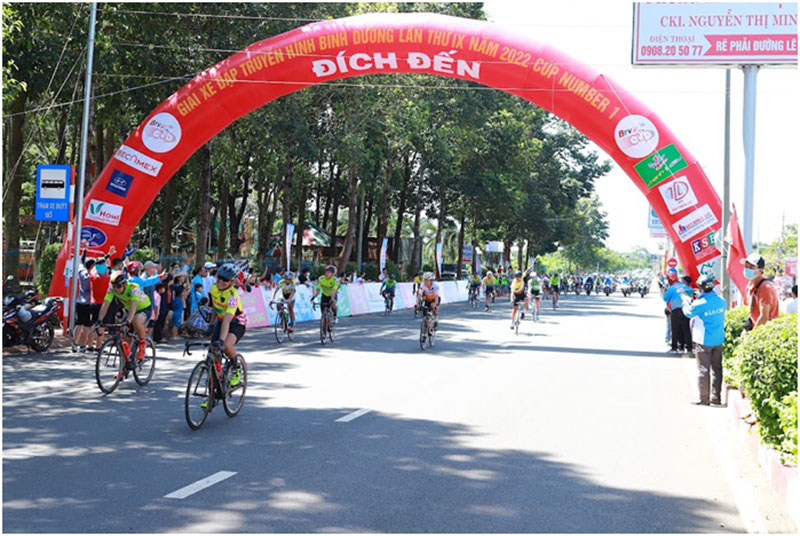 Hàng trăm tay đua tranh tài tại Chặng 3 Giải xe đạp truyền hình Bình Dương lần thứ IX -0