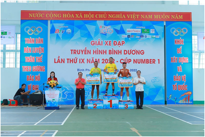 Hàng trăm tay đua tranh tài tại Chặng 3 Giải xe đạp truyền hình Bình Dương lần thứ IX -0