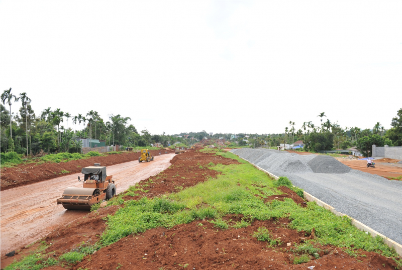 Chủ đầu tư, nhà thầu lý giải nguyên nhân đại lộ nghìn tỷ ngổn ngang trước ngày thông tuyến -0