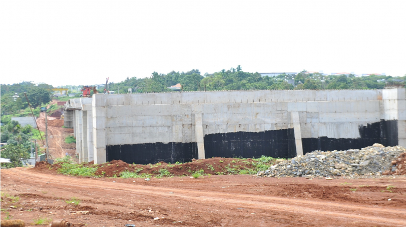 Chủ đầu tư, nhà thầu lý giải nguyên nhân đại lộ nghìn tỷ ngổn ngang trước ngày thông tuyến -0