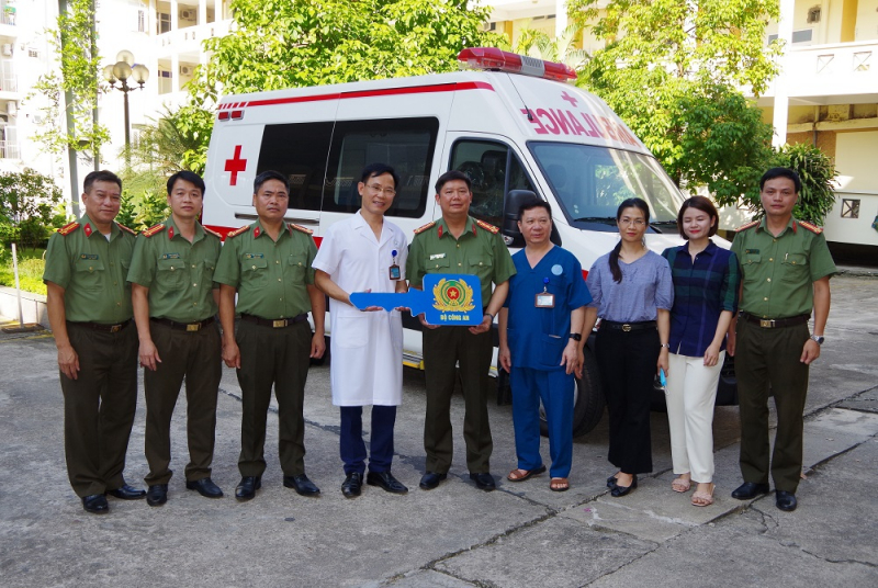 MPS presents ambulance to Ha Giang General Hospital  -0