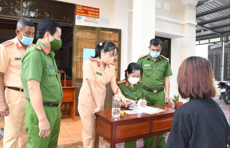  Người dân Trà Vinh gửi 3.000 tin báo Zalo an ninh trật tự, hỏi về thủ tục hành chính đến Công an -1