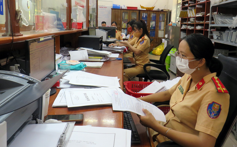 CSGT Quảng Nam nỗ lực cập nhật dữ liệu đăng ký ôtô -0