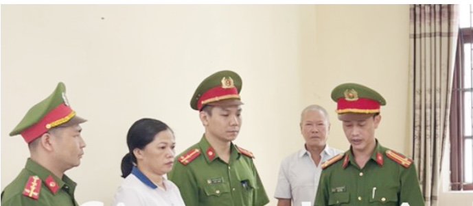 Giáo viên bị bắt vì làm sổ đỏ để cắm lấy tiền tiêu xài -0