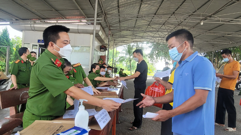 Trại giam Xuân Hà công bố quyết định đặc xá cho 25 phạm nhân -0