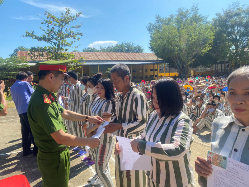 Trại giam Bình Điền công bố quyết định đặc xá cho phạm nhân -0