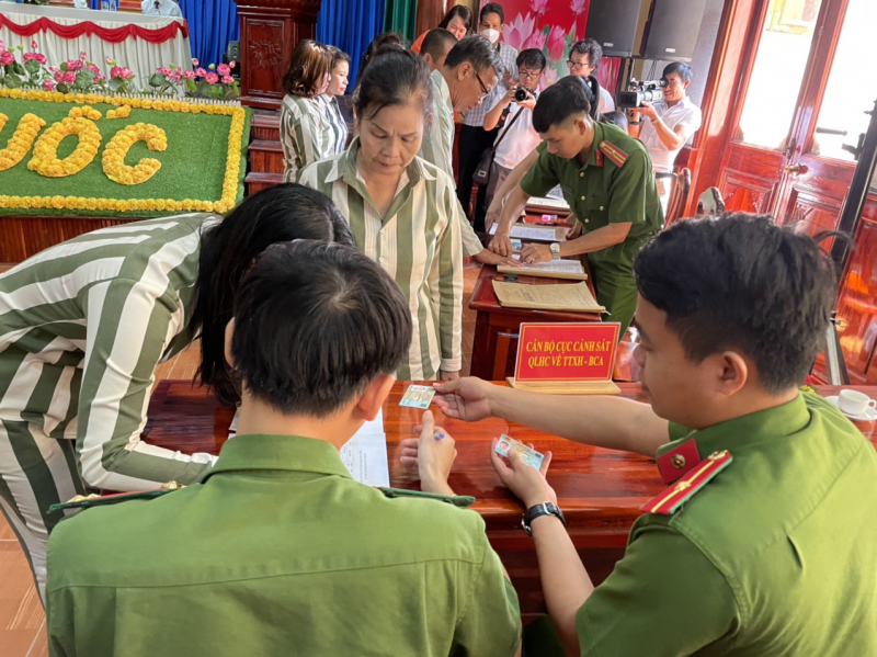 Trại giam lớn nhất nước công bố quyết định đặc xá của Chủ tịch nước cho 62 phạm nhân -1