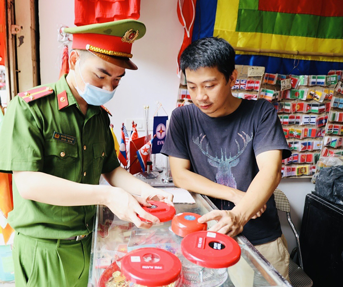 Tổ liên gia cùng nhau chữa cháy -0