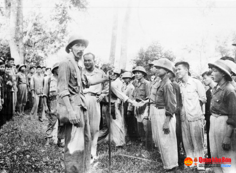 Những ngày thu bên Bác -0