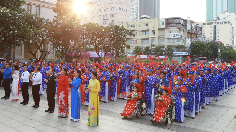 Lễ cưới tập thể cho 100 đôi thanh niên công nhân -0