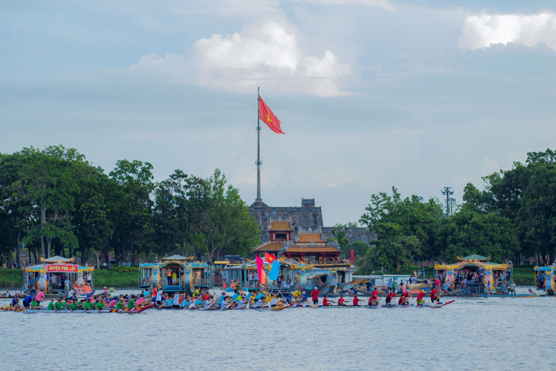 Hấp dẫn giải đua ghe truyền thống trên sông Hương -0