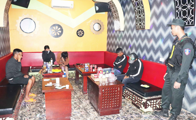 Bắt quả tang 14 đối tượng sử dụng ma túy trong quán karaoke -1