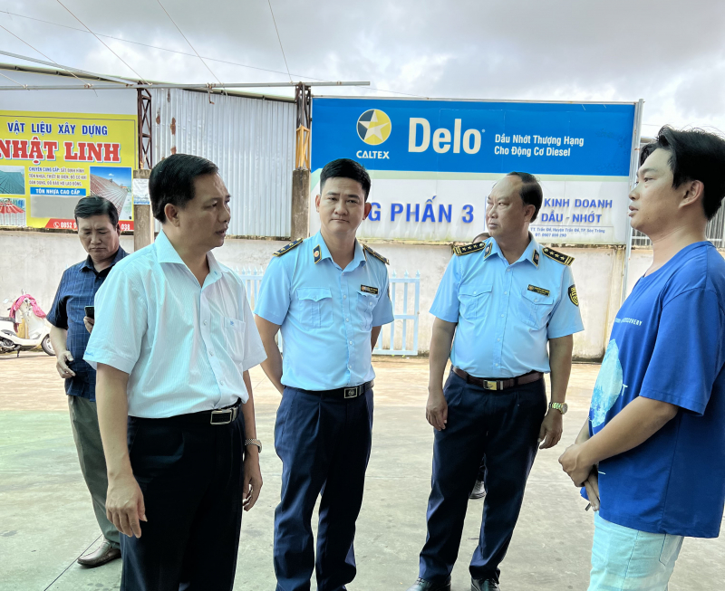 Chủ tịch tỉnh Sóc Trăng kiểm tra thực trạng xăng dầu trên địa bàn -0