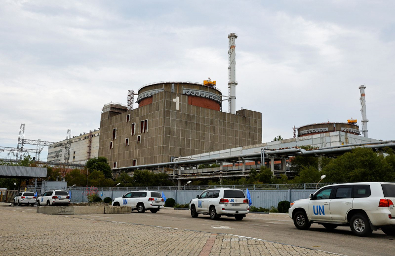 220901145544-02-iaea-arrive-zaporizhzhia-nuclear-power-plant.jpg -0