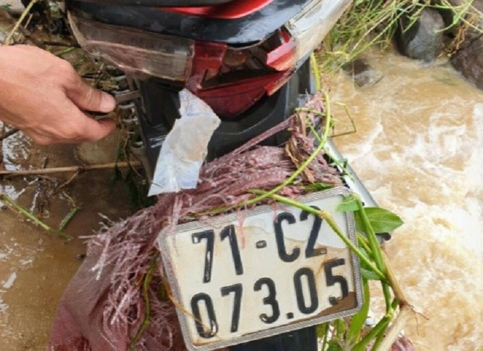 Một người bị lũ cuốn mất tích khi ăn cưới về -0