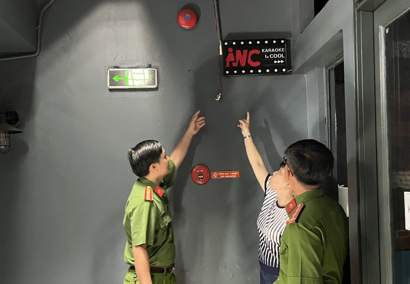 Tổng kiểm tra quán bar, vũ trường, quán karaoke để ngăn thảm họa cháy -1