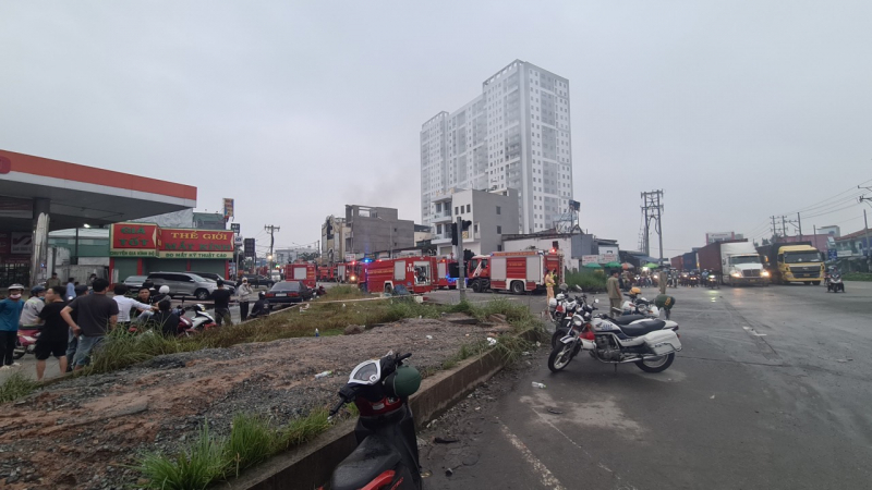 Cháy quán karaoke ở Bình Dương, gần 20 người thương vong -0