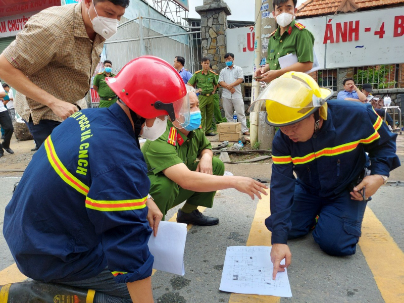 Đã xác định 12 người chết trong vụ cháy quán karaoke -0