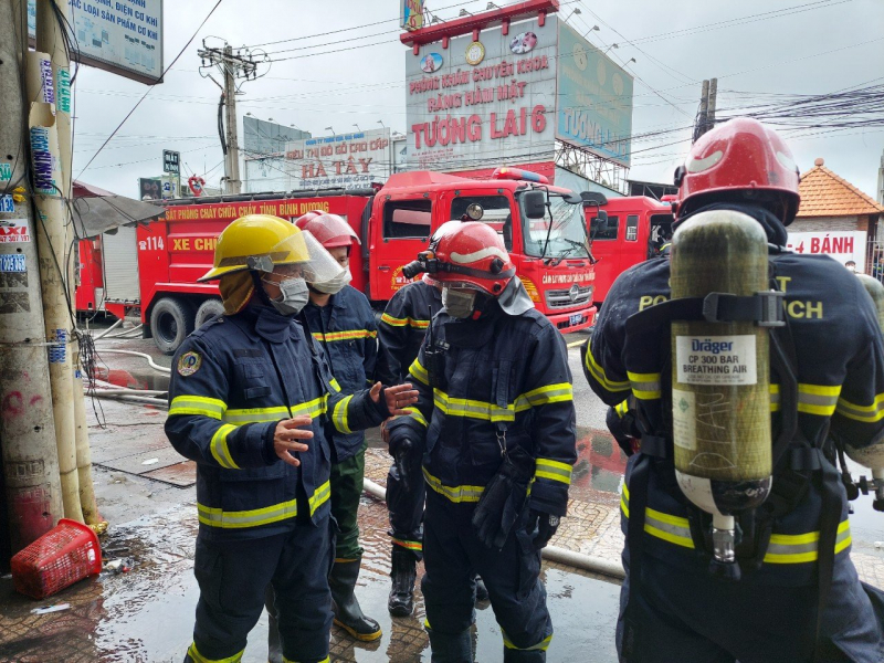 Nhiều khó khăn trong công tác cứu nạn vụ cháy quán karaoke An Phú -0