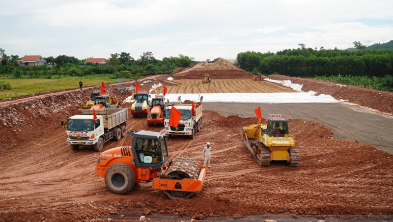 Dự án cao tốc Cam Lộ - La Sơn sẽ thông xe trong tháng 11/2022 -0