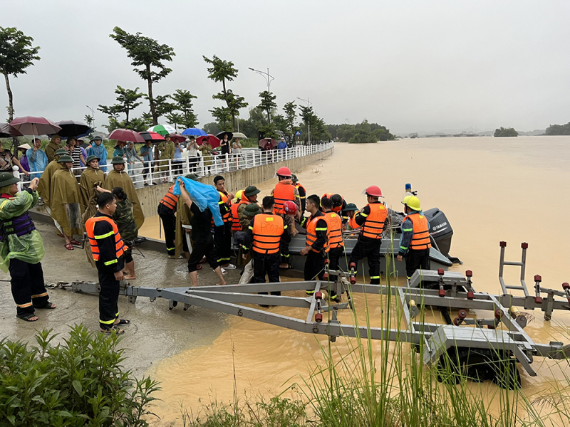 1 người chết, 5 nhà đổ sập đổ, hư hỏng do mưa lũ ở Lương Sơn -0