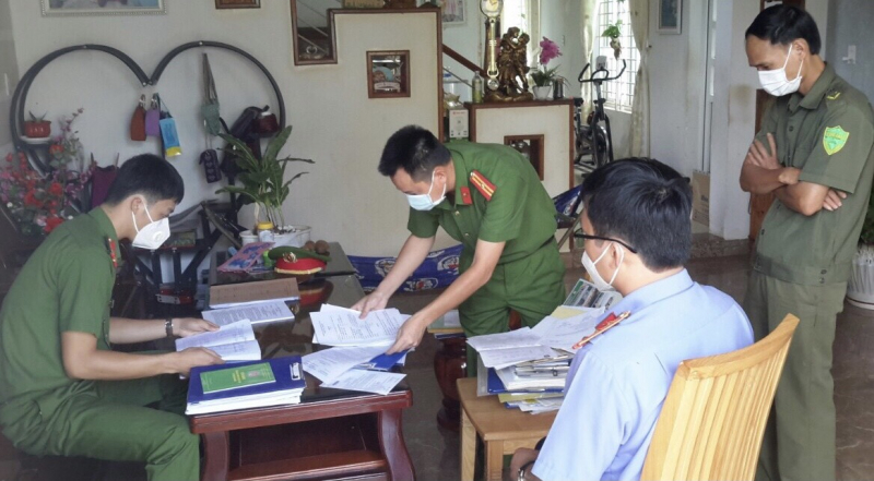 Khai trừ Đảng Phó Bí thư và Chủ tịch Hội Nông dân huyện -0