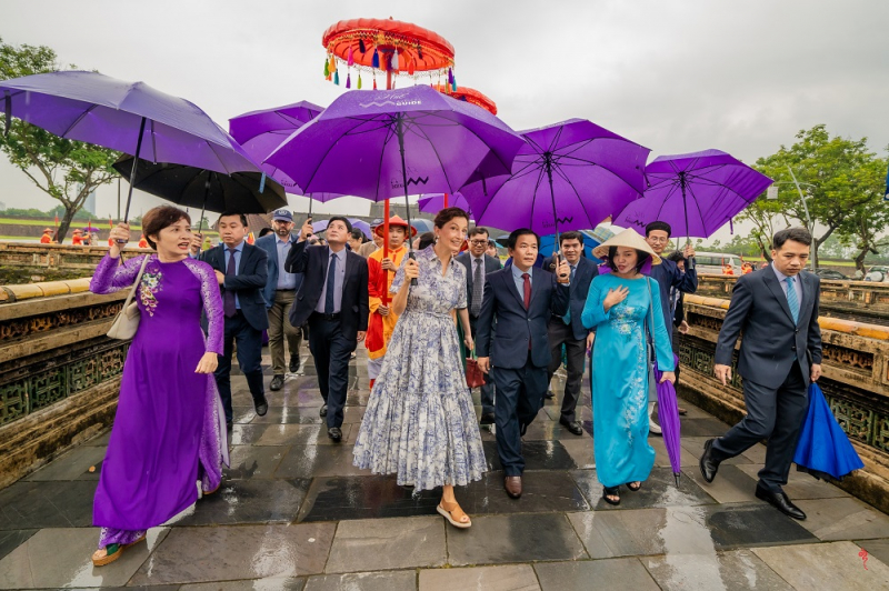 UNESCO Director-General visits Hue cittadel for the first time  -0