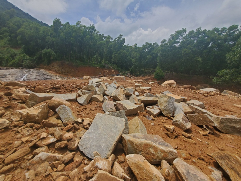 Ngang nhiên san ủi đất rừng, khe suối để làm khu du lịch sinh thái “chui” -0